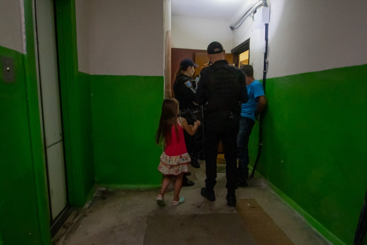 Нетрезвые родители постоянно оскорбляли друг друга Нетрезвые родители постоянно оскорбляли друг друга