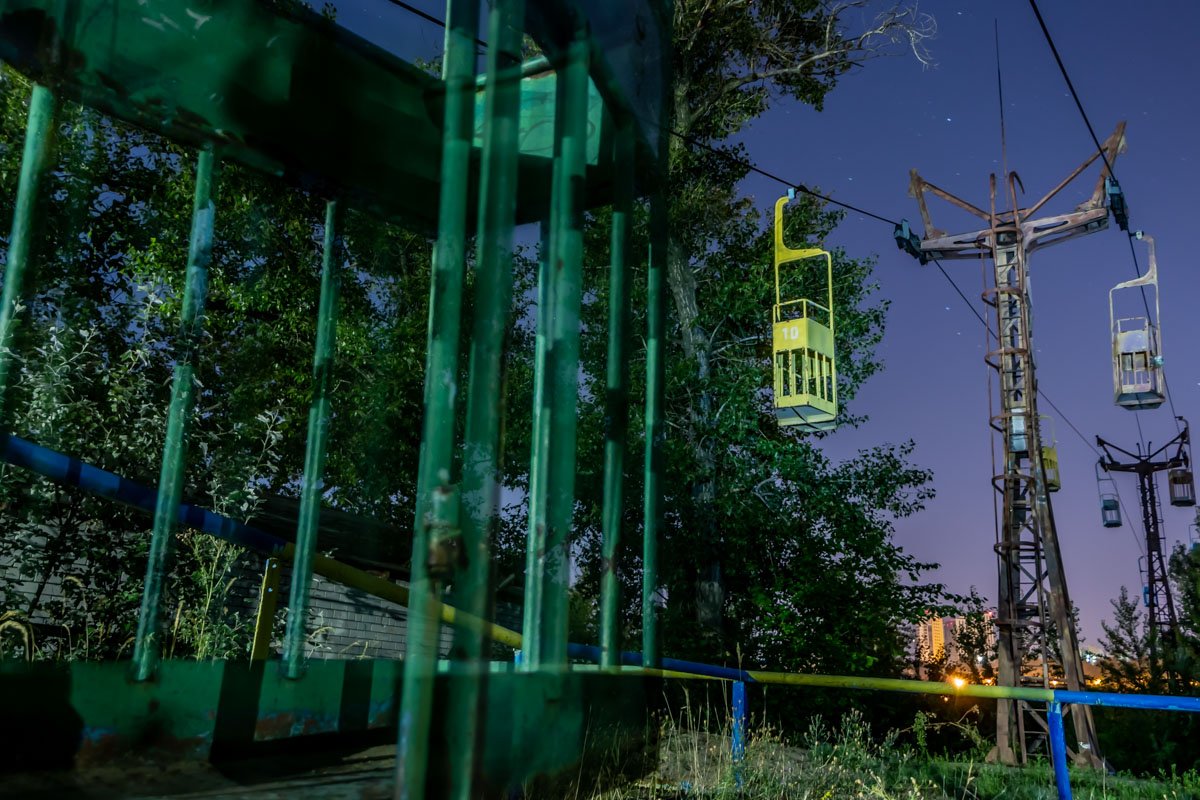 Здесь уже давно не слышен смех