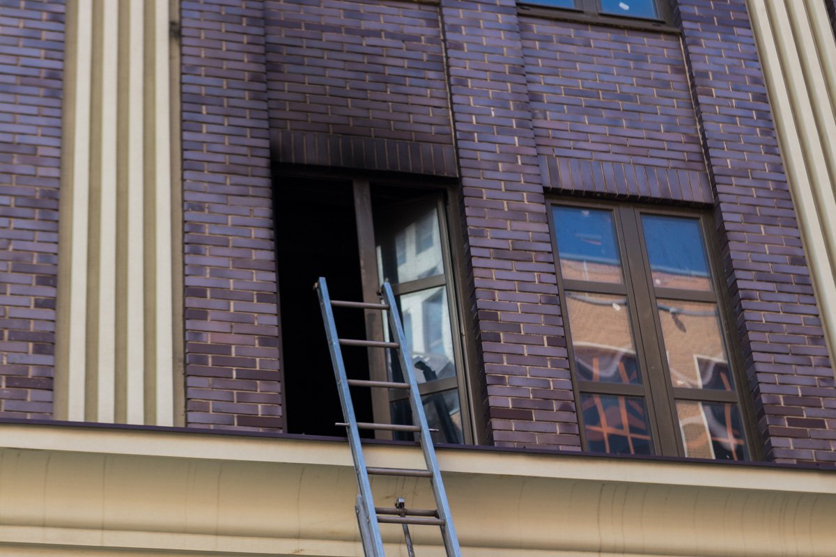 Строители справились с огнем еще до приезда пожарных