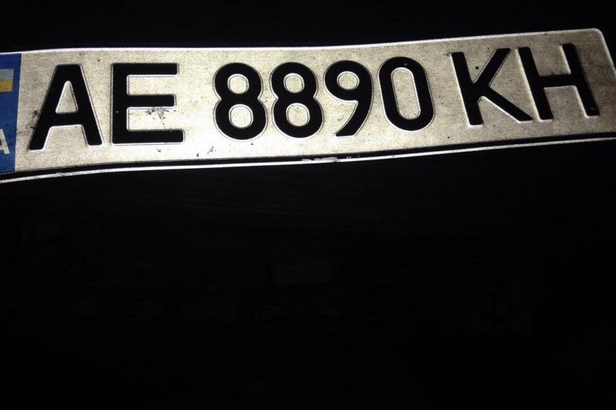 На месте происшествия остался лишь номер и радиаторная решетка Honda На месте происшествия остался лишь номер и радиаторная решетка Honda