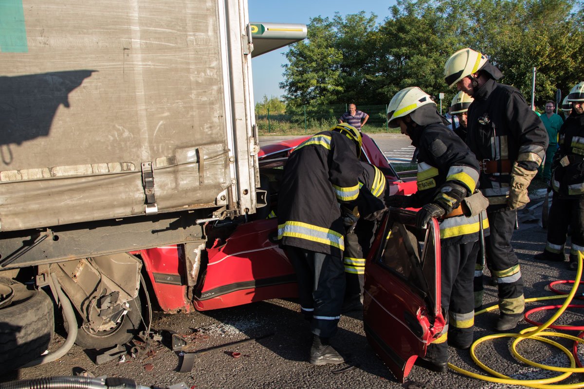 На месте работали спасатели 19-й пожарно-спасательной части ГСЧС