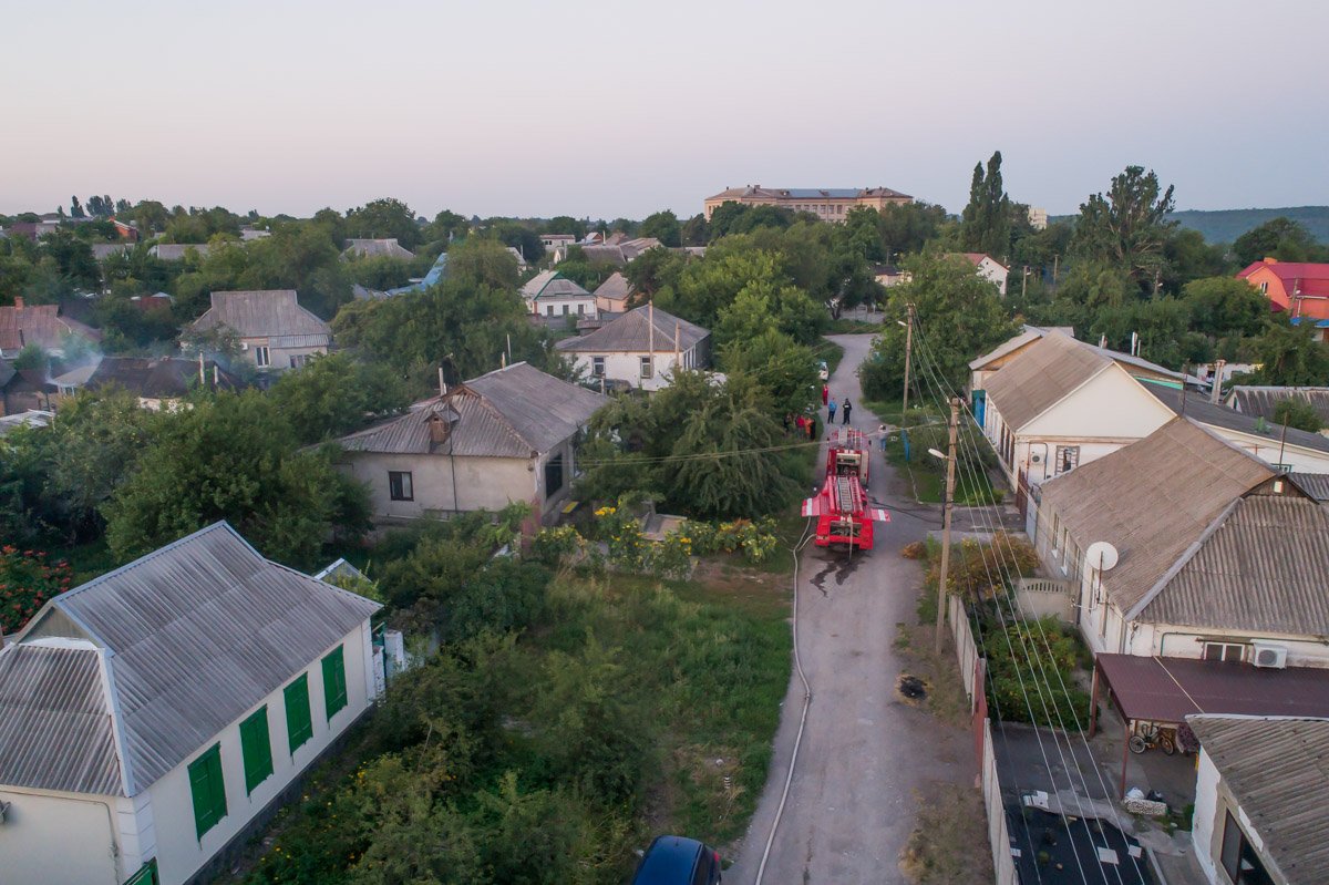 Улицу окутал едкий запах дыма