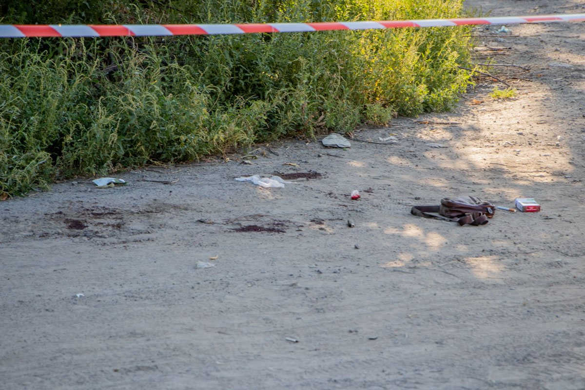 Мужчина ударил супругу ножом, а затем попытался покончить с собой Мужчина ударил супругу ножом, а затем попытался покончить с собой