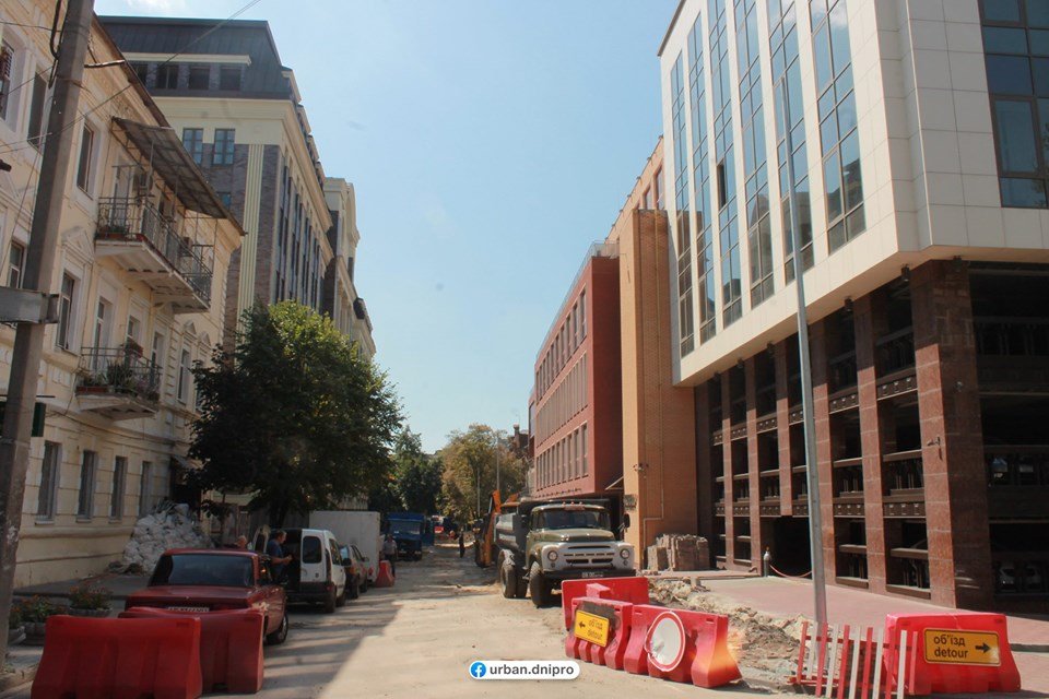 Баррикадная закрыта для автомобилей Баррикадная закрыта для автомобилей