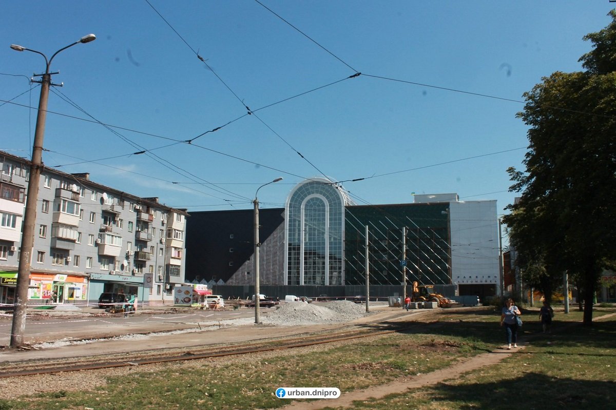 В скором времени вместо ТРК "Метеор" будет красоваться современный торговый комплекс В скором времени вместо ТРК "Метеор" будет красоваться современный торговый комплекс