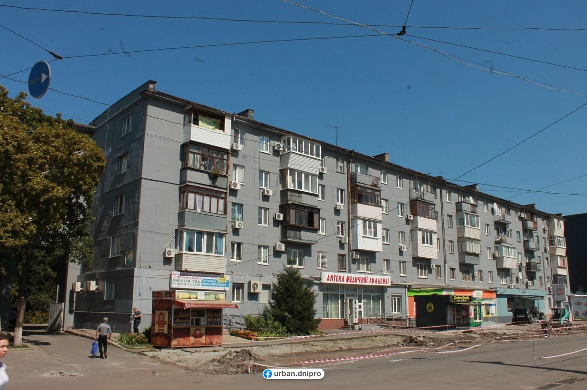 Теперь здесь больше пространства для пешеходов Теперь здесь больше пространства для пешеходов