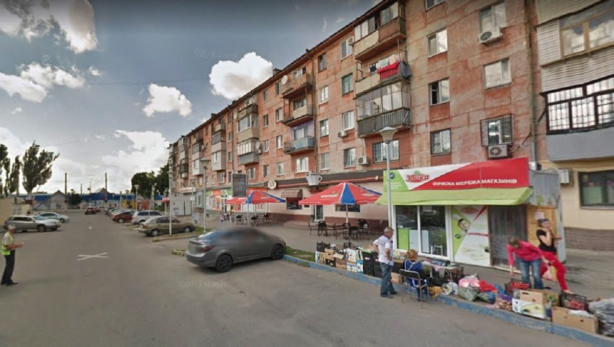 Раньше возле ТРЦ "Материк" было много киосков Раньше возле ТРЦ "Материк" было много киосков