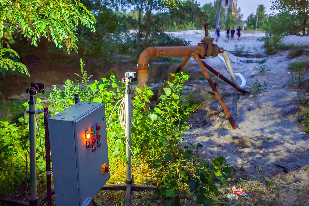 Коммунальщики работают на этом месте круглосуточно