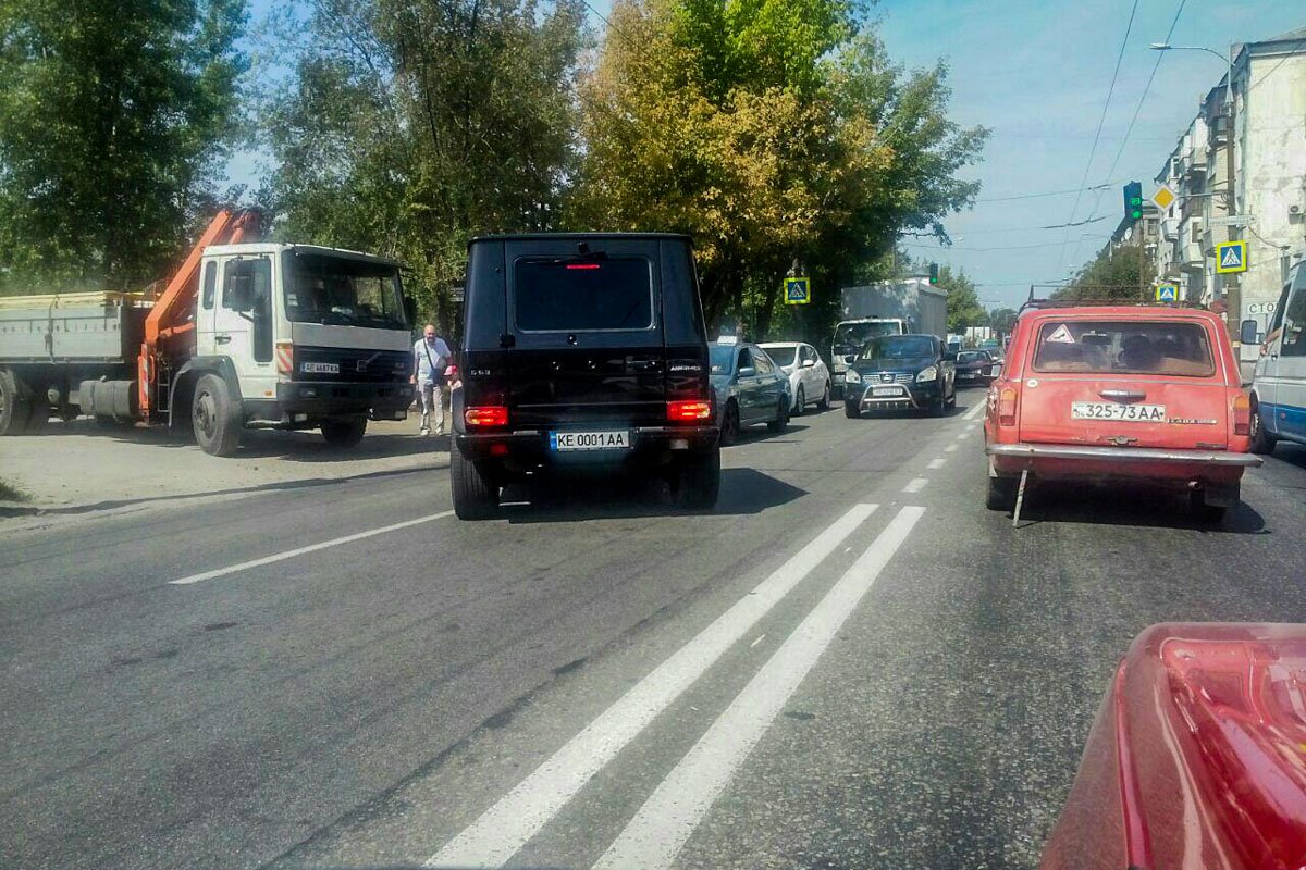 Автомобиль Mercedes Gelandewagen сбил 42-летнюю женщину Автомобиль Mercedes Gelandewagen сбил 42-летнюю женщину