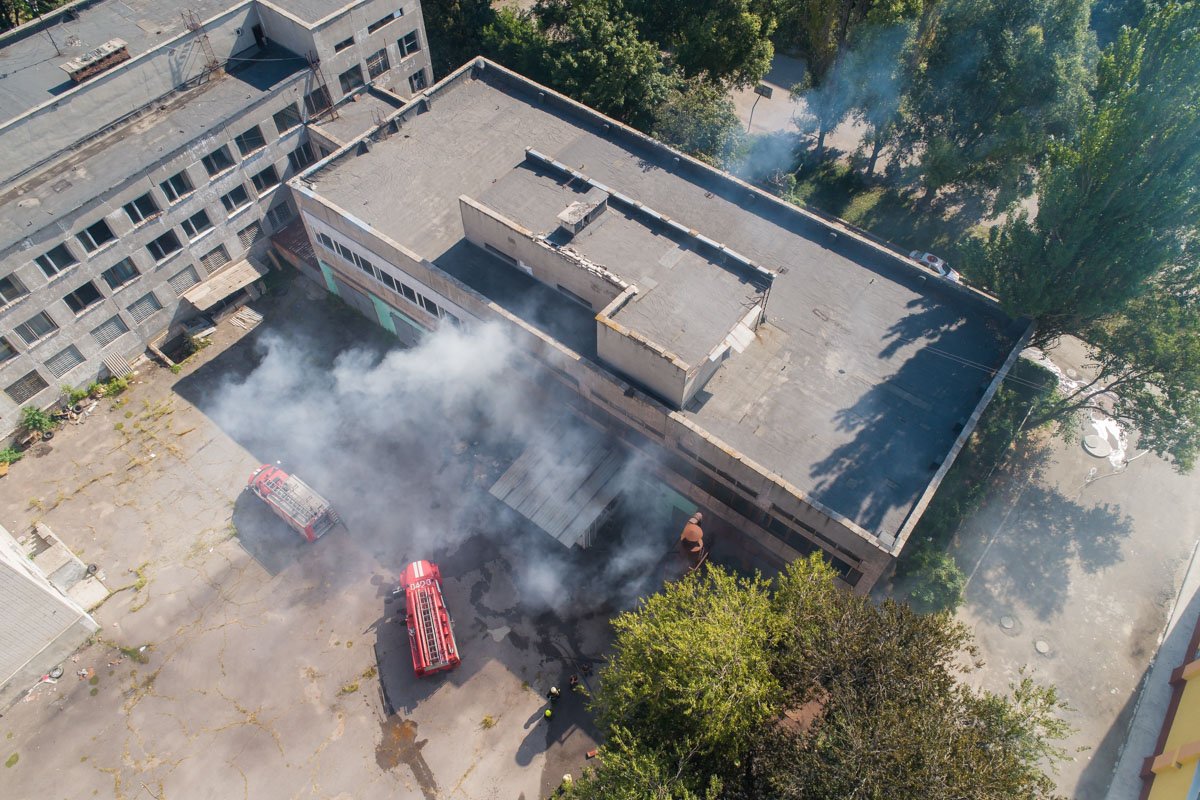 Пожар вспыхнул на территории Межшкольного учебно-производственного комбината № 3 Пожар вспыхнул на территории Межшкольного учебно-производственного комбината № 3