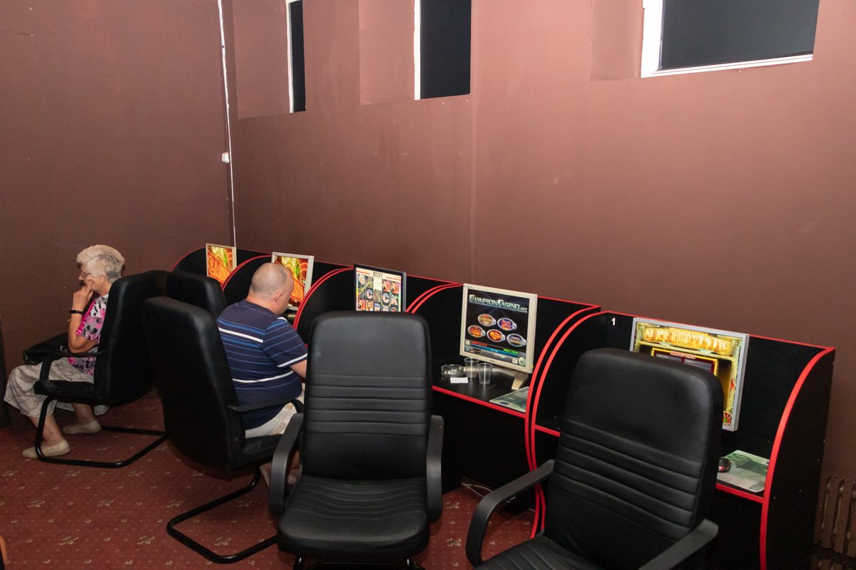 В Днепре организация «Рух Вільна Доля» продолжает бороться с игорным бизнесом В Днепре организация «Рух Вільна Доля» продолжает бороться с игорным бизнесом