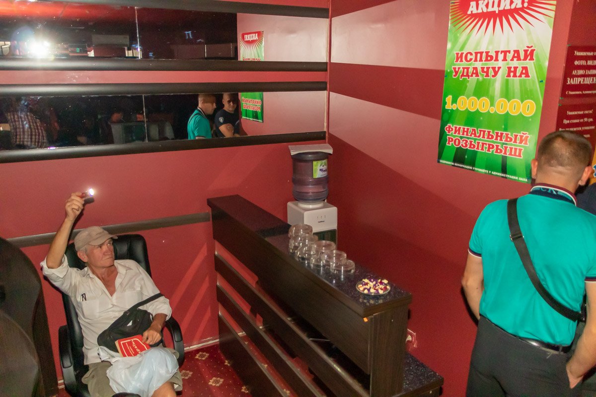 На площади находятся сразу несколько залов На площади находятся сразу несколько залов