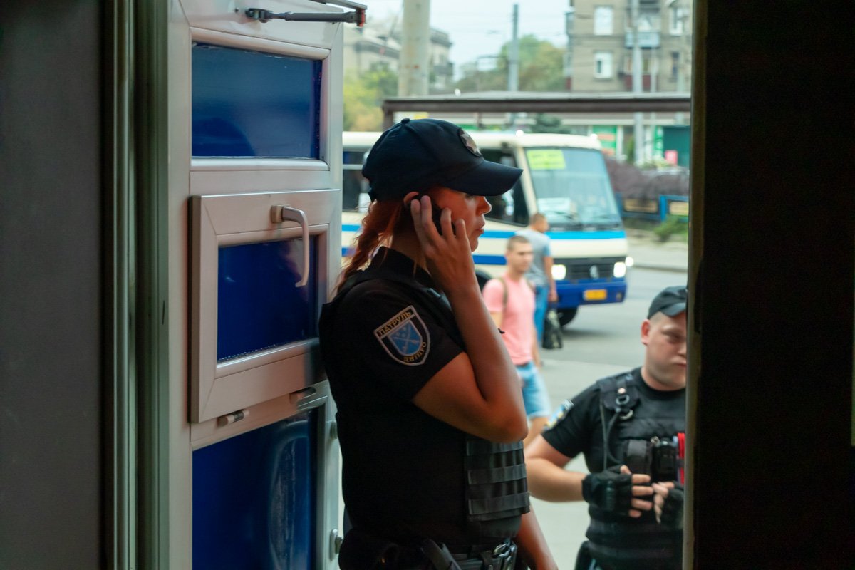 На место вызвали сотрудников патрульной полиции  На место вызвали сотрудников патрульной полиции