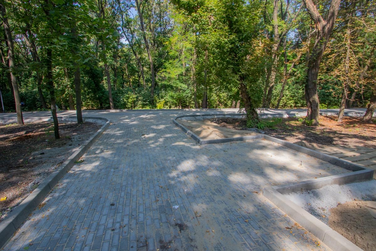 Сейчас парк стал значительно уютнее Сейчас парк стал значительно уютнее