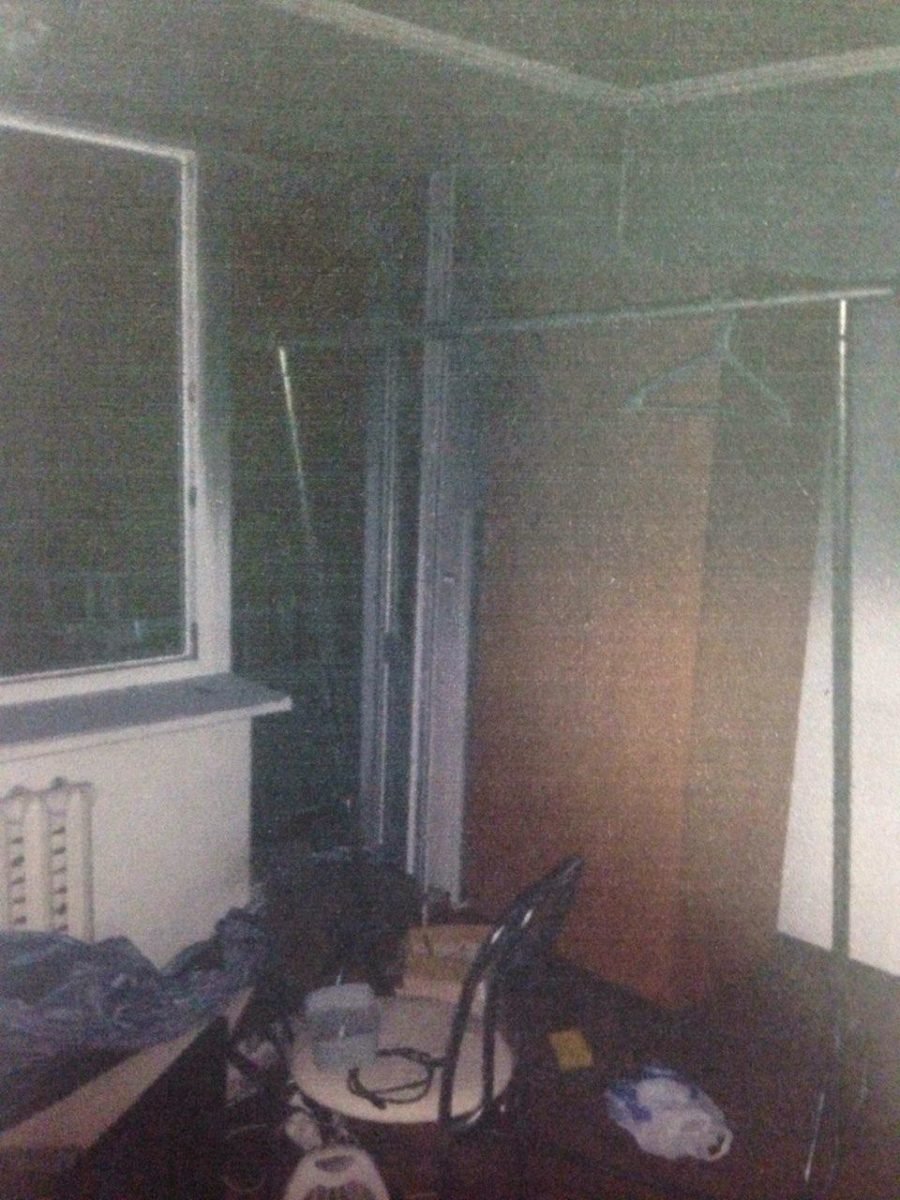 Внутри находился хозяин квартиры Внутри находился хозяин квартиры