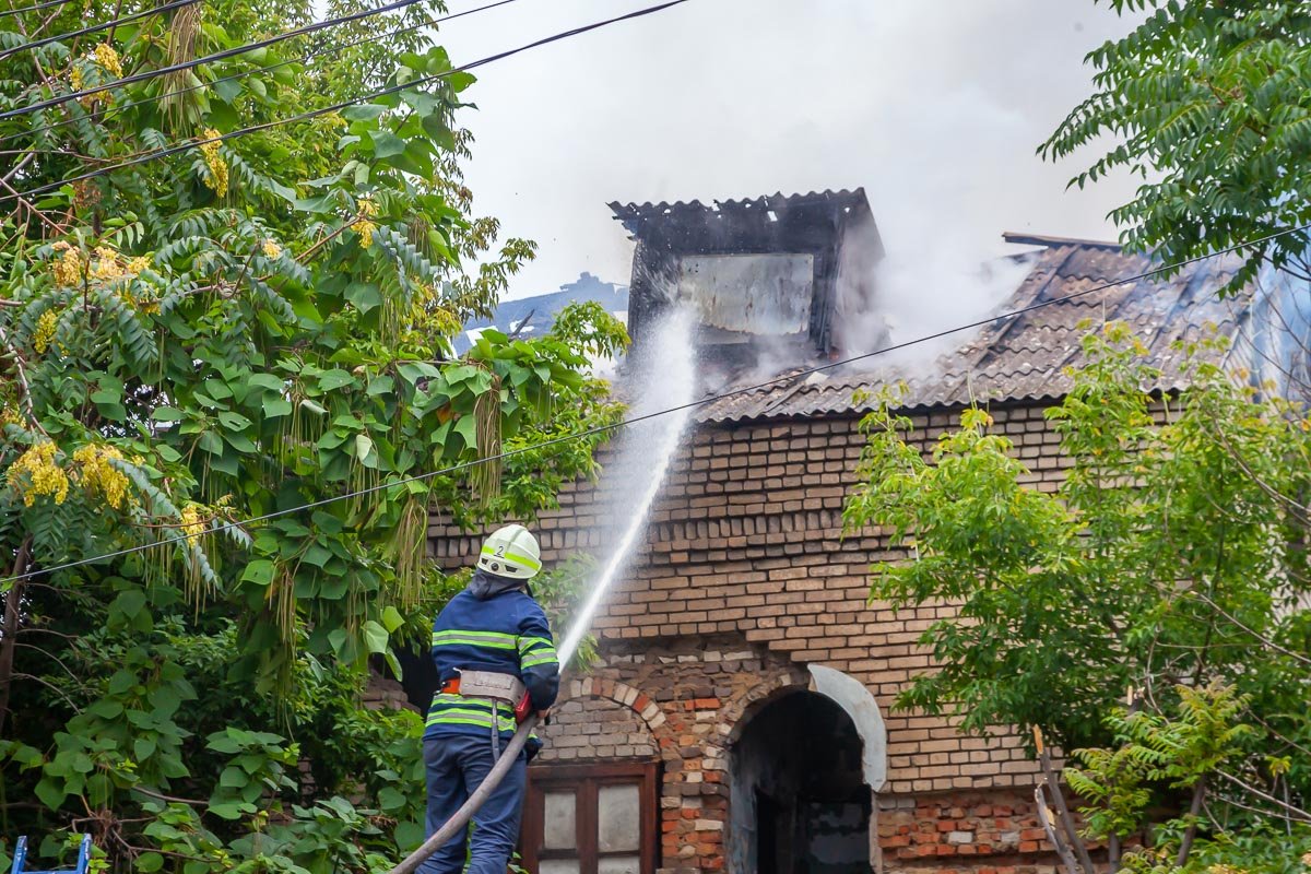 Горело заброшенное здание
