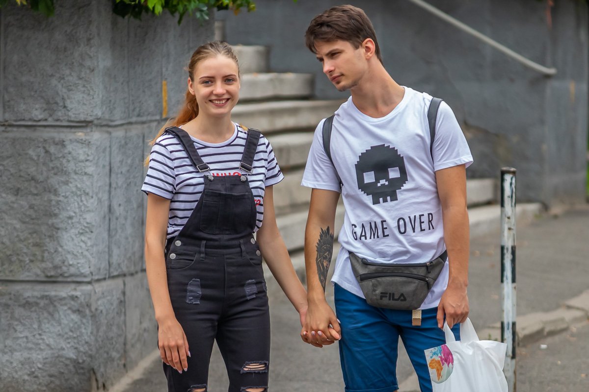 Держитесь за руку Держитесь за руку