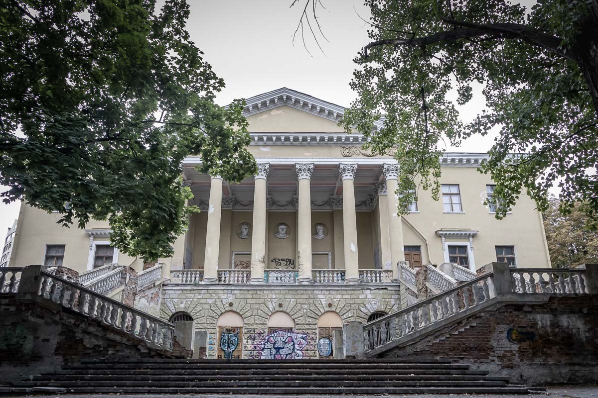 И жизнь любить, не ведая границ. И жизнь любить, не ведая границ.