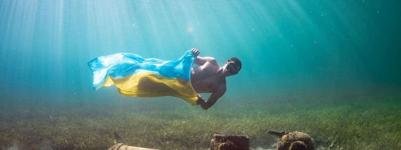 Спортсмен из Днепра нырнул на глубину 97 метров и установил сразу два рекорда