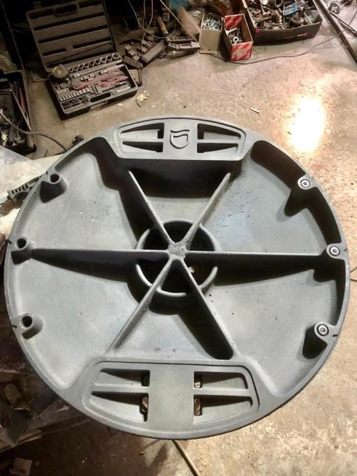 В Днепре уже появились три новых люка В Днепре уже появились три новых люка