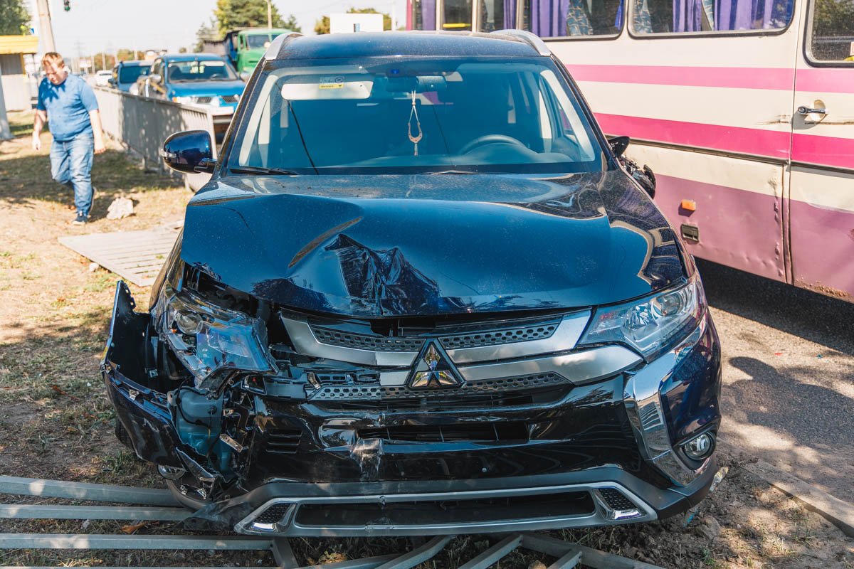 Mitsubishi получил серьезные повреждения