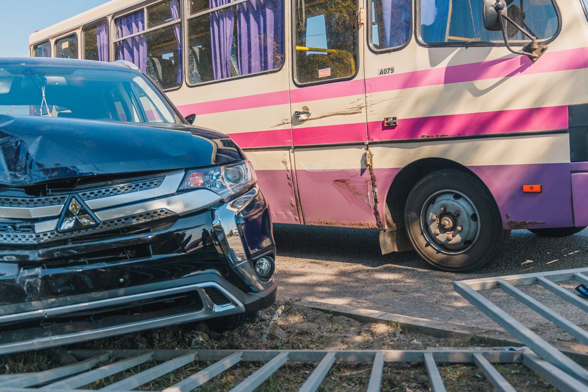 В салоне маршрутки были пассажиры, но никто не пострадал