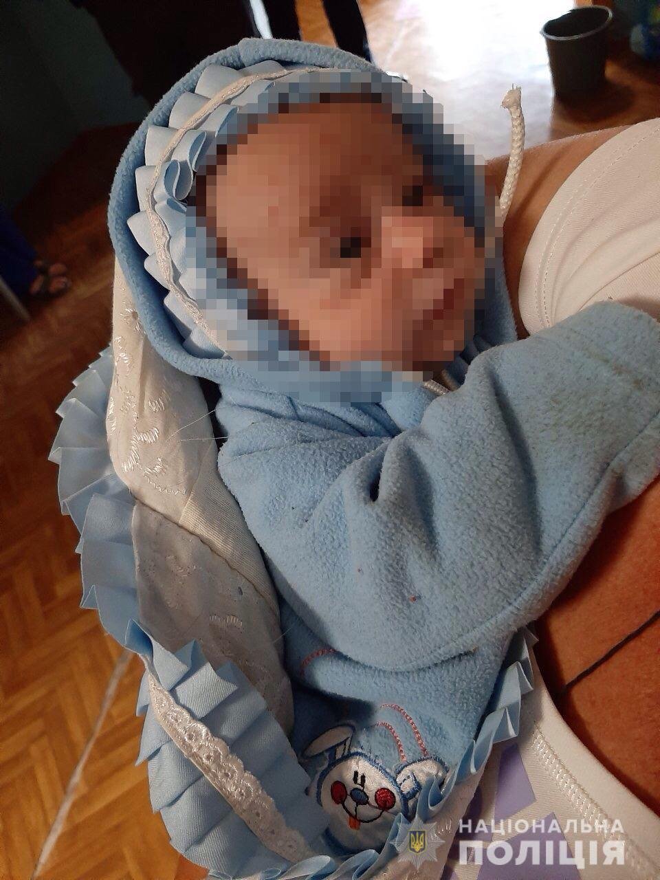 Из недр одеяла на медиков смотрел маленький мальчик Из недр одеяла на медиков смотрел маленький мальчик