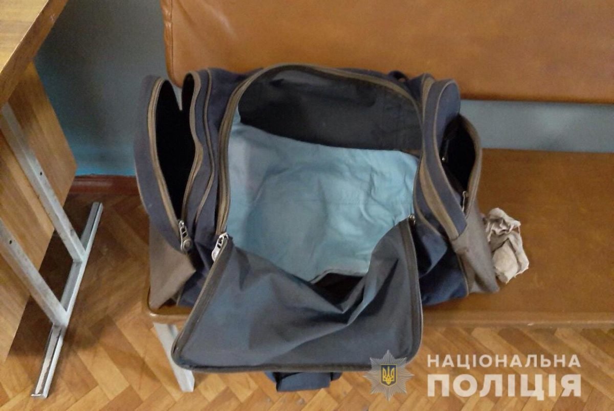 Малыша в спортимной сумке подбросили на порог станции скорой медицинской помощи Малыша в спортимной сумке подбросили на порог станции скорой медицинской помощи