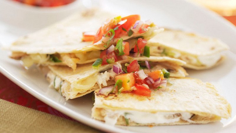 Полезные и вкусные рецепты: как приготовить кесадилью с курицей 1