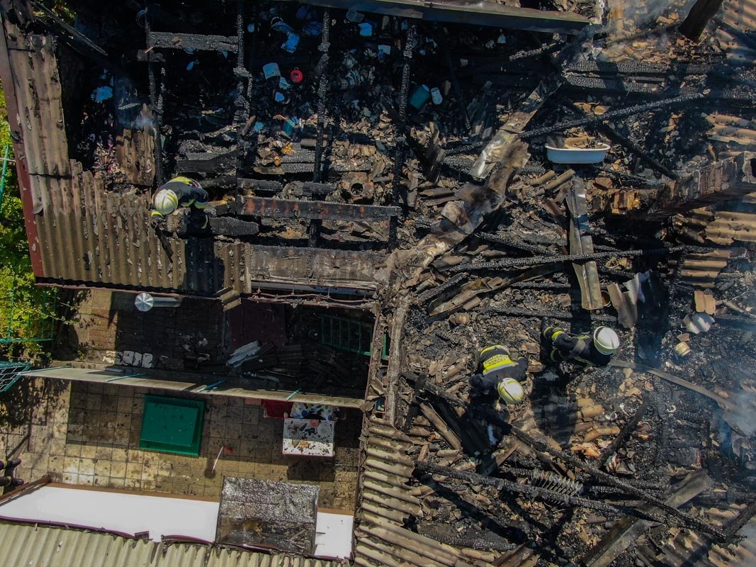 От крыши почти ничего не осталось От крыши почти ничего не осталось