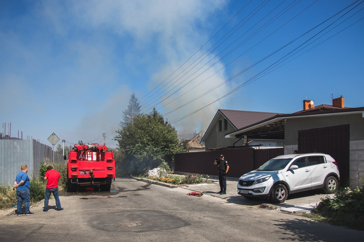 Дым от пожара быстро распространяется в округе Дым от пожара быстро распространяется в округе