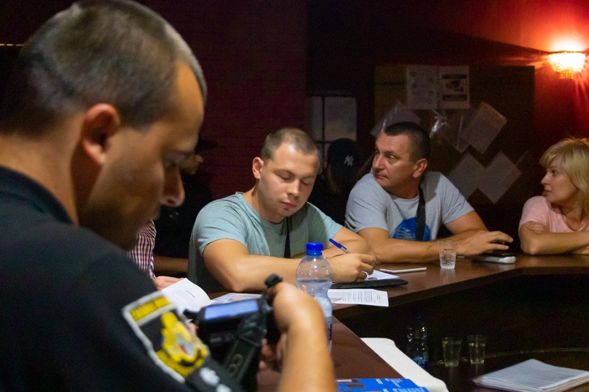 В Кривом Роге активисты «Рух Вiльна Доля» провели рейд по игровым автоматам 9