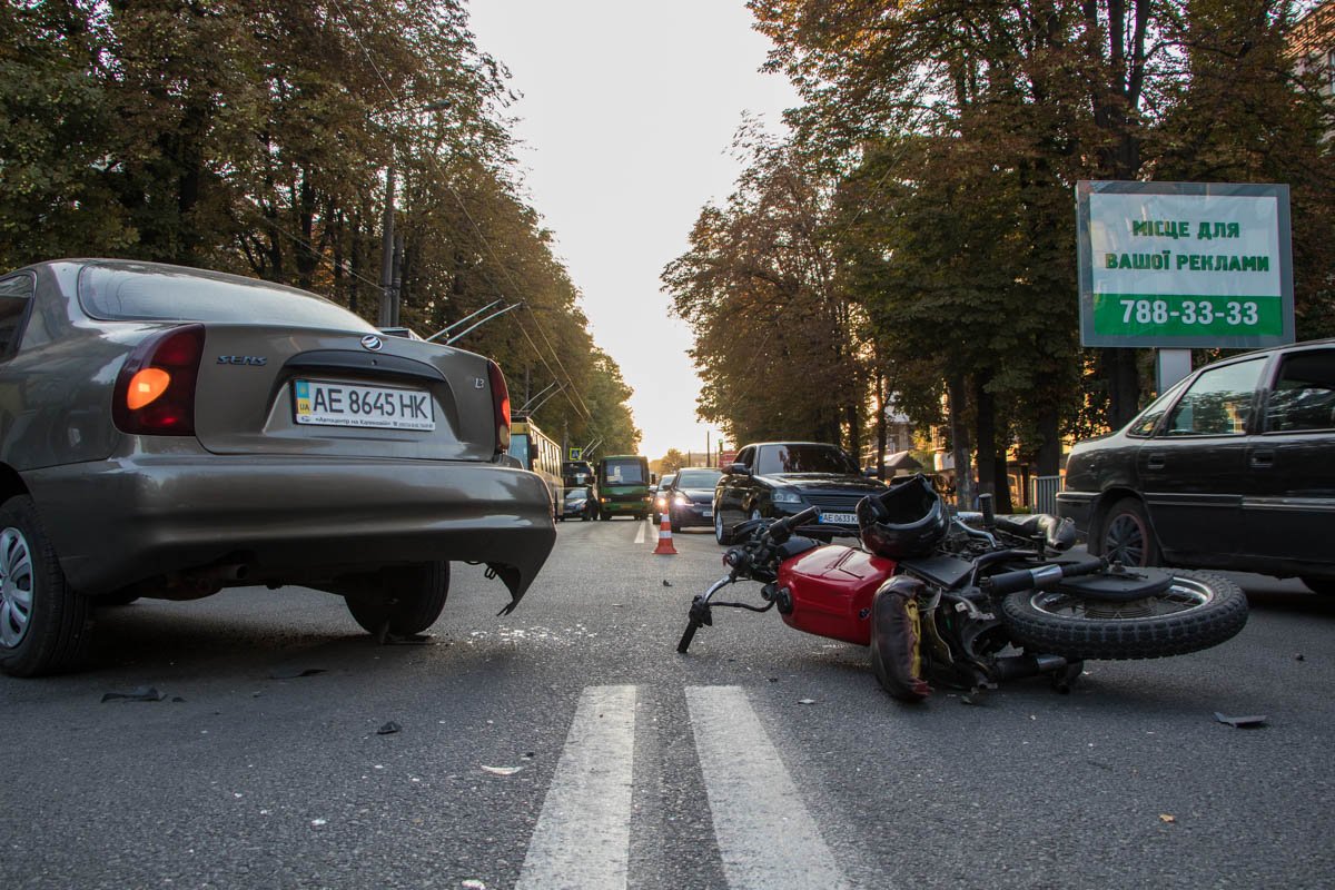 Из-за аварии на Титова образовалась большая пробка Из-за аварии на Титова образовалась большая пробка