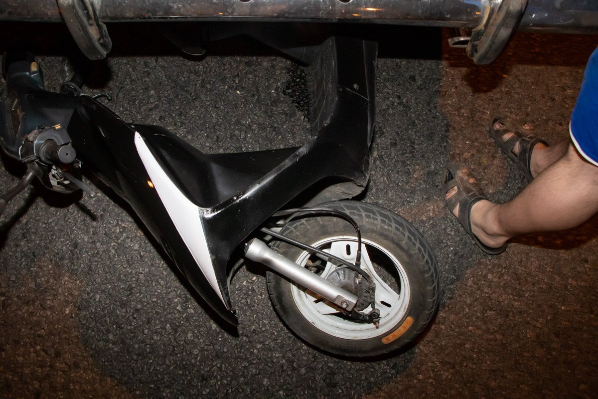 Патрульные вызвали на место следователя по ДТП и оградили место аварии конусами Патрульные вызвали на место следователя по ДТП и оградили место аварии конусами