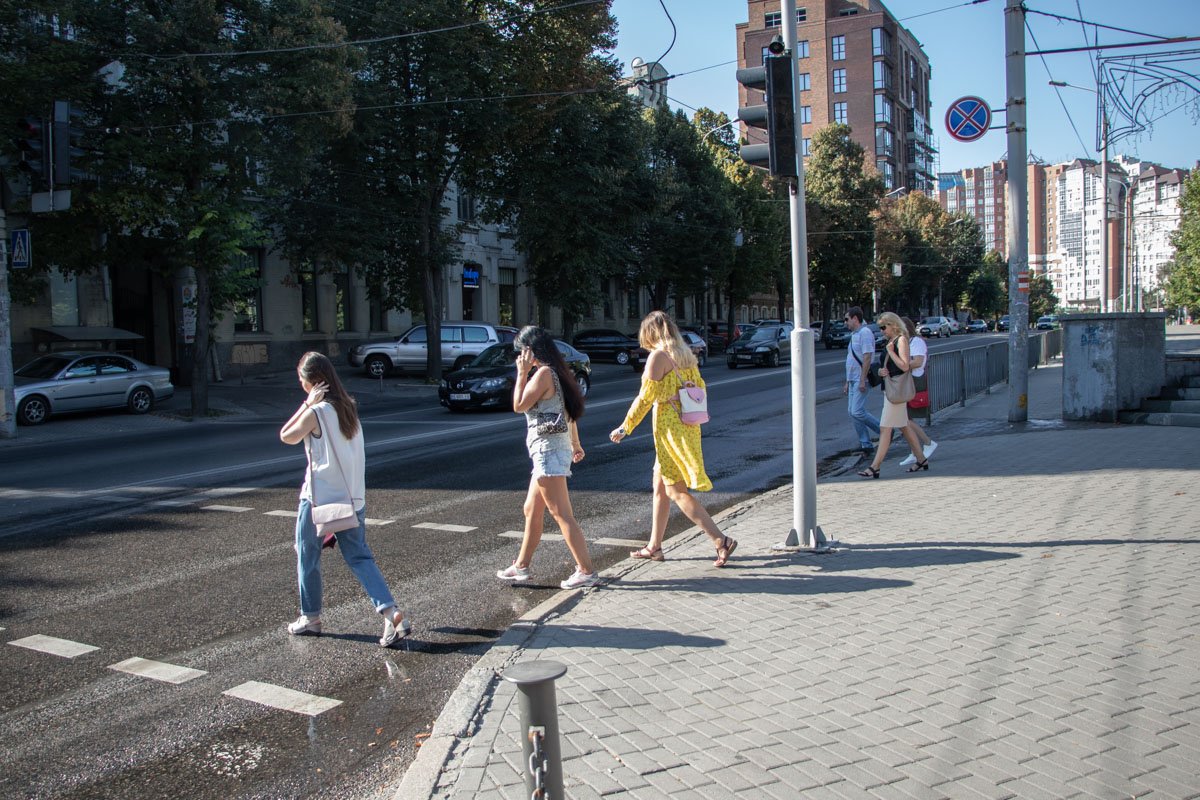 В белых кроссовках там лучше не ходить