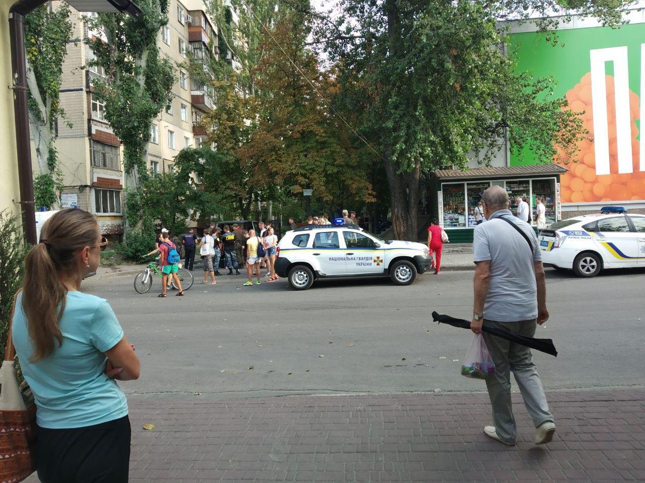 По Днепру бегал голый мужчина в крови: появилось видео По Днепру бегал голый мужчина в крови: появилось видео