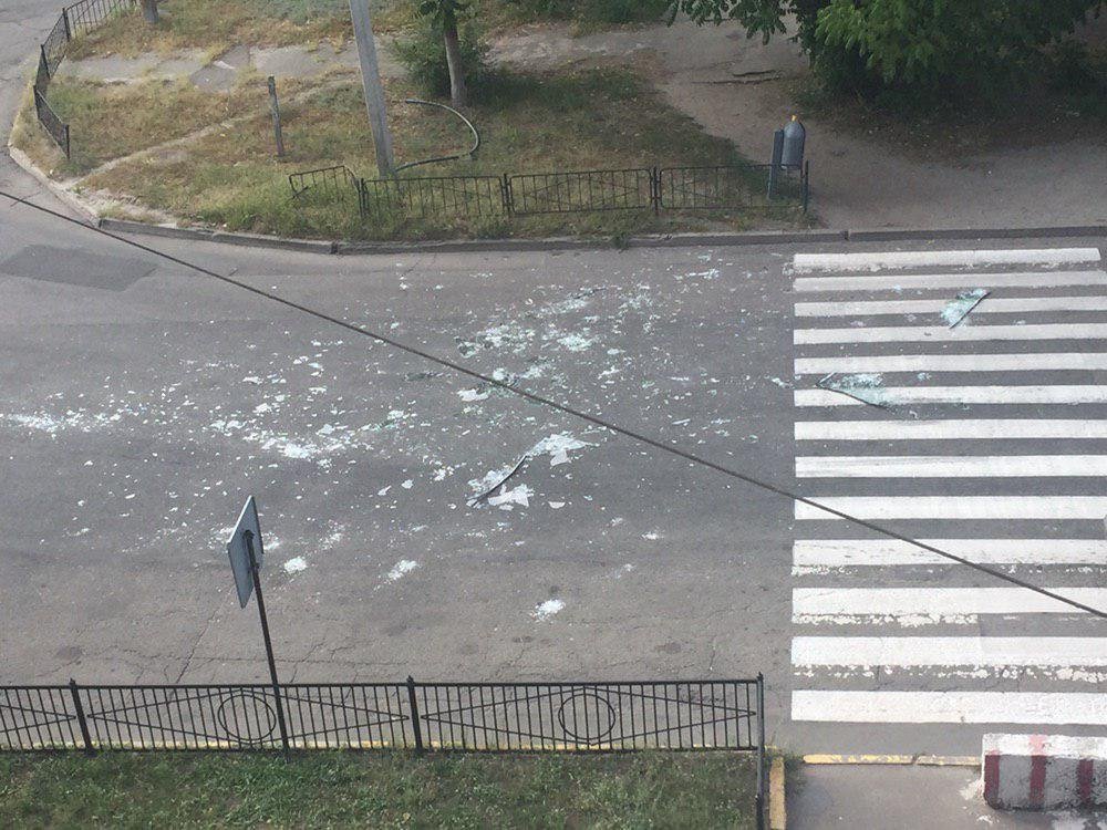 Стекло разбилось на дороге