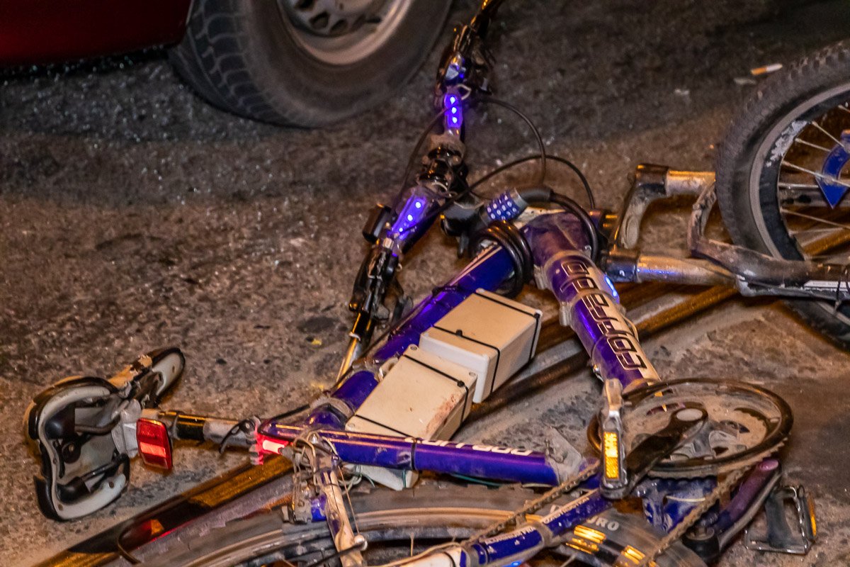 Велосипедист выехал на красный свет и зацепил Daewoo Lanos Велосипедист выехал на красный свет и зацепил Daewoo Lanos