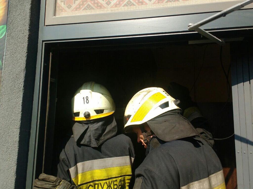 В Днепре на Образцовом рынке произошел пожар В Днепре на Образцовом рынке произошел пожар