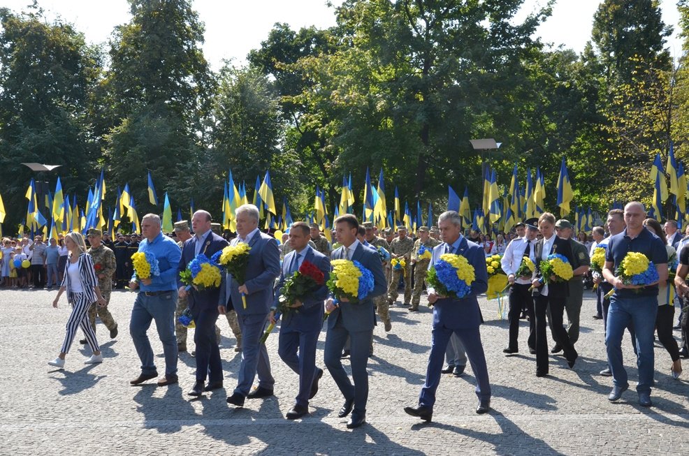 Почтили тех, кто не знал страха и под Флагом защищал покой украинцев .... 
