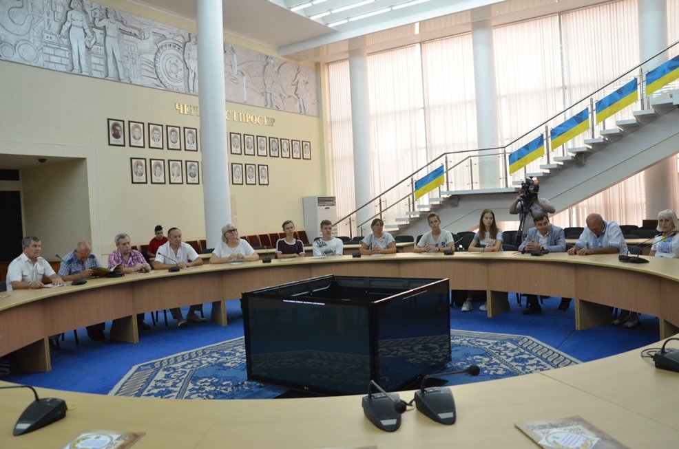 В Днепре торжественно подняли Флаг Украины 23