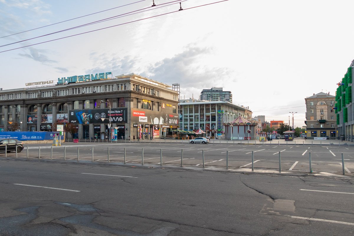 Аналогичная ситуация возле ЦУМа Аналогичная ситуация возле ЦУМа