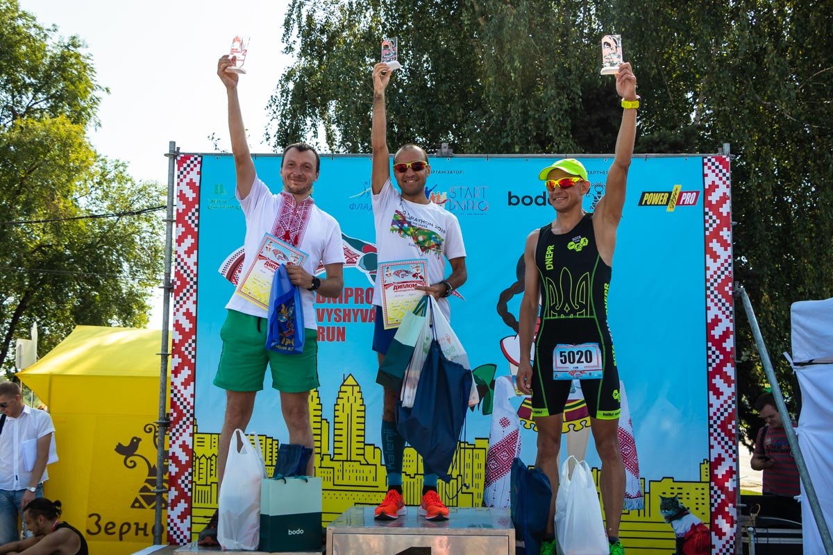 Первая тройка мужчин в забеге на дистанцию 5 км 