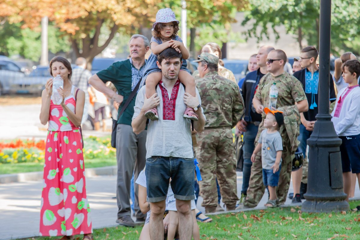 Люди приходили семьями Люди приходили семьями