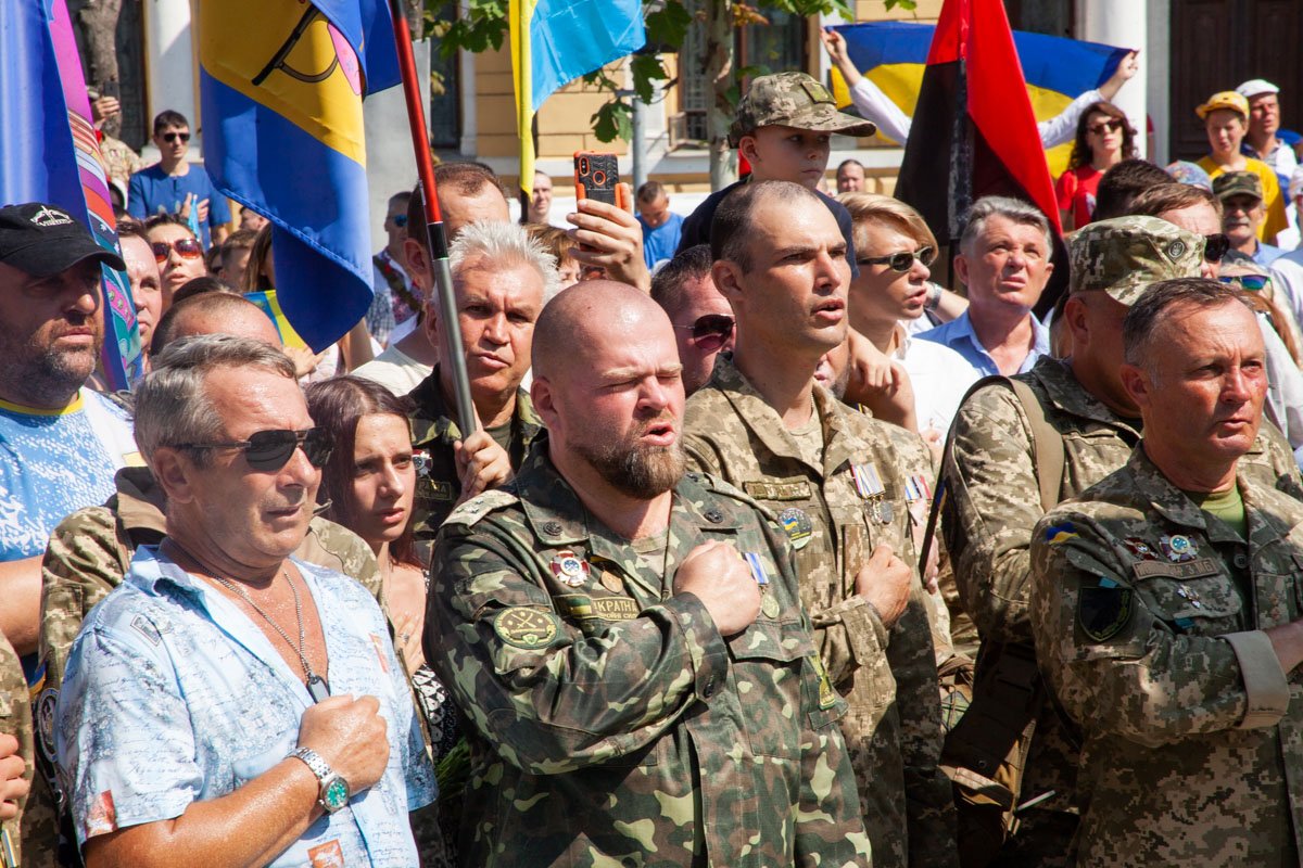 Люди исполнили Гимн нашей армии Люди исполнили Гимн нашей армии