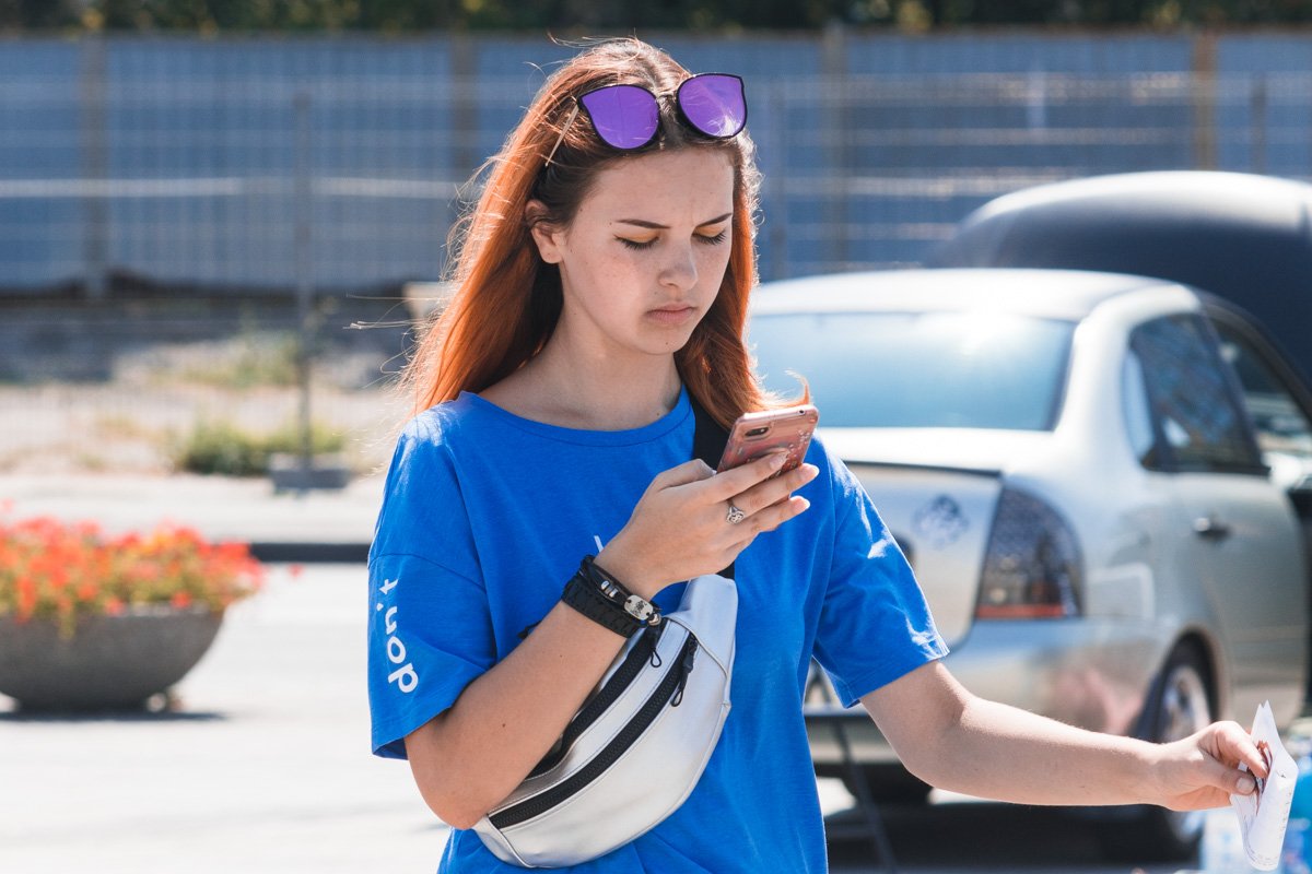 Может, пишет кто-то важный