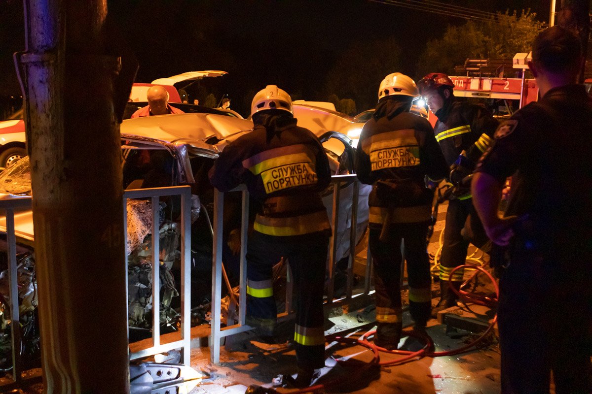 Около получаса спасатели доставали тело мужчины