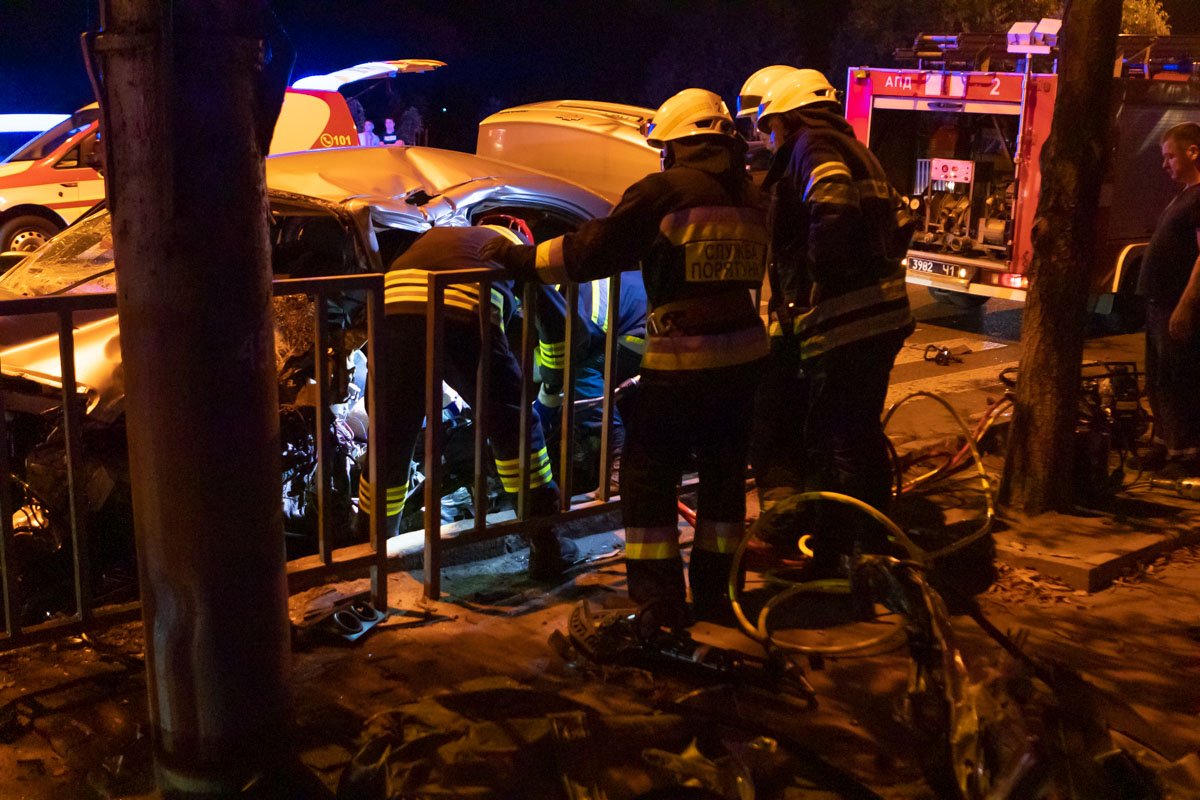 От машины не осталось живого места