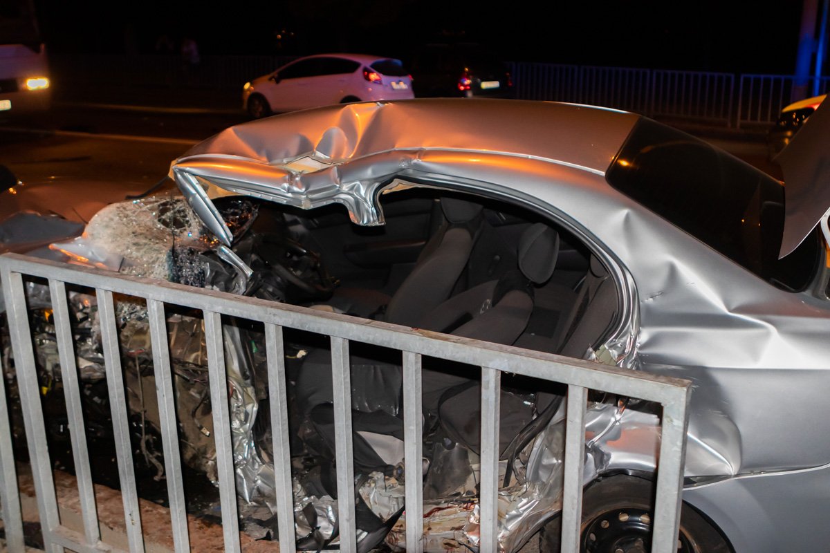 Дверь полностью вырезали