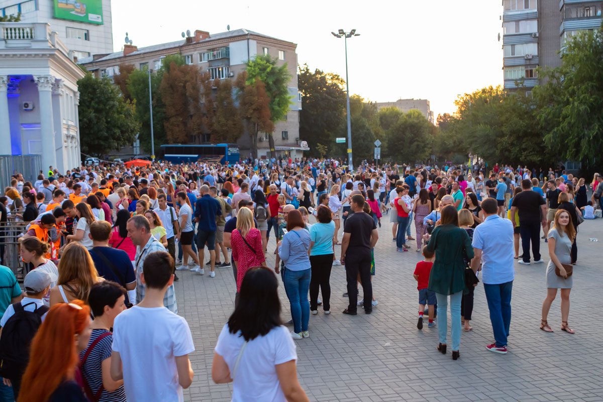 К 20:00 возле стадиона было не протолкнуться